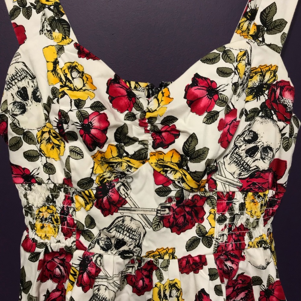 Hot Topic Dress Women’s Size Large Skulls Guns Roses Gothic